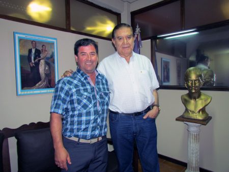 El senador Guillermo Pereyra en diálogo con los capitanes