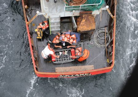 Asà se evacuó a un tripulante del “Letare†que sufrÃa por dolores abdominales