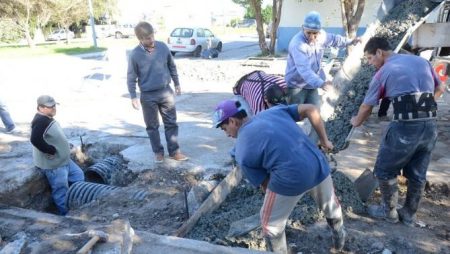 Obras de desag眉es pluviales y pavimentaci贸n en la zona industrial del puerto
