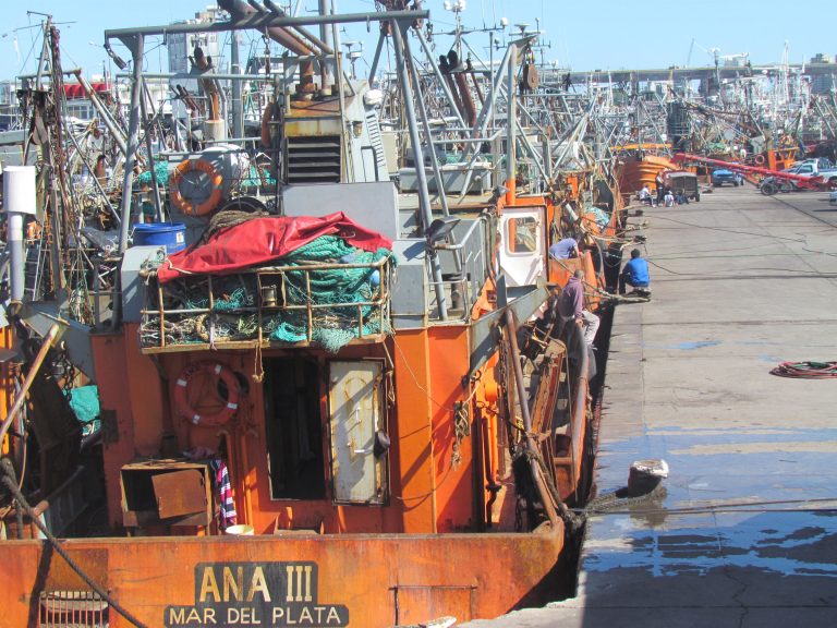 Actualizan lista de buques habilitados para operar en la Zona Común de Pesca