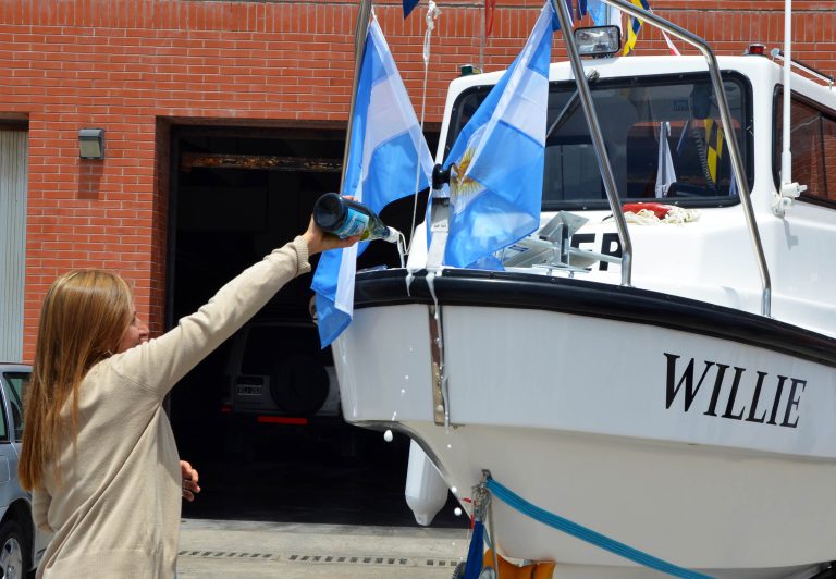 El Inidep present贸 dos nuevas lanchas de investigaci贸n