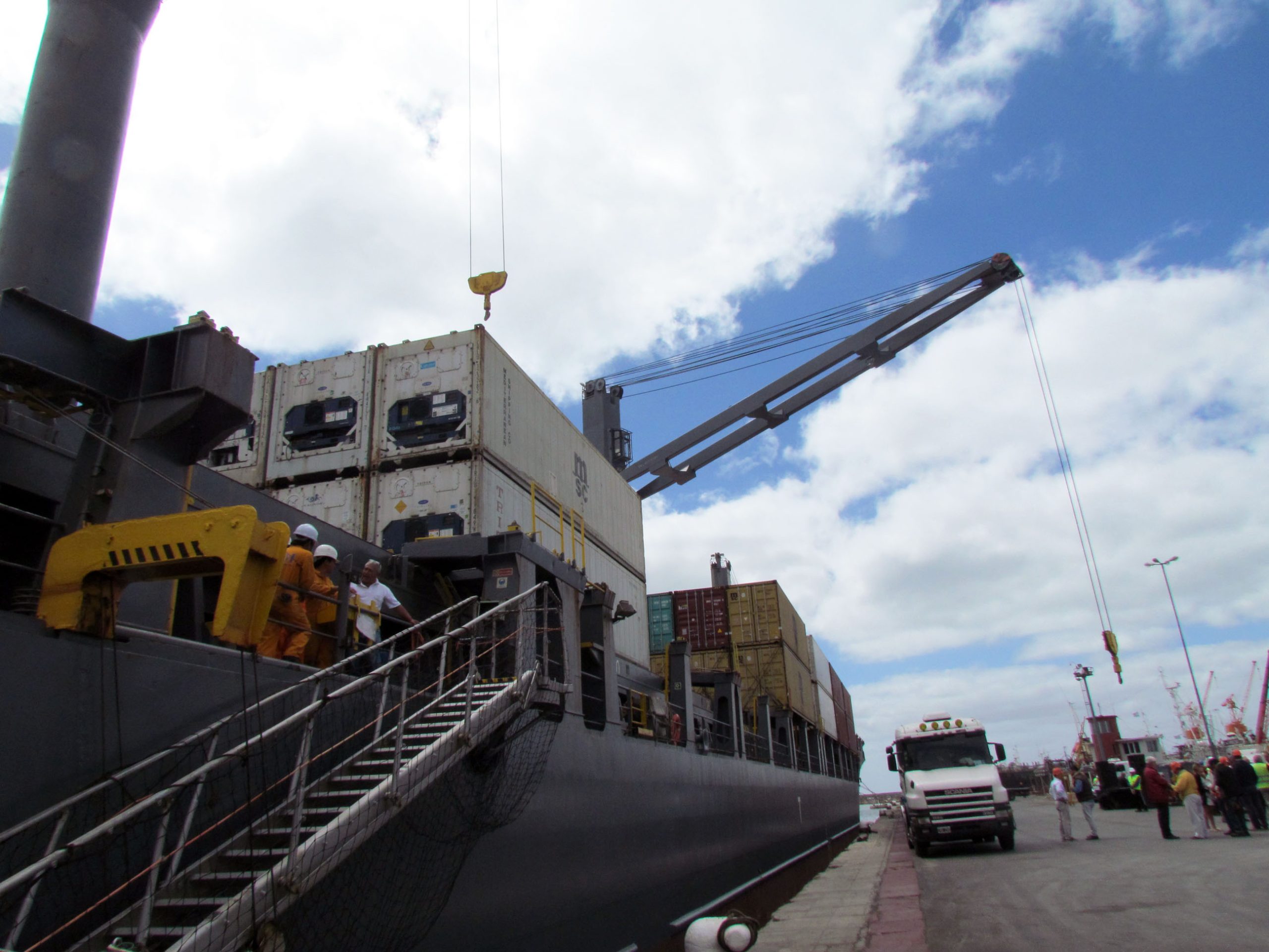 Con justificada demora, el Buque Portacontenedores London Trader está llegando a puerto de Mar del Plata