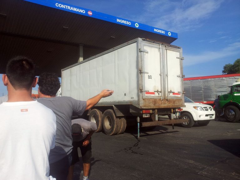Transportistas cortaron por algunas horas el acceso a la Terminal 2