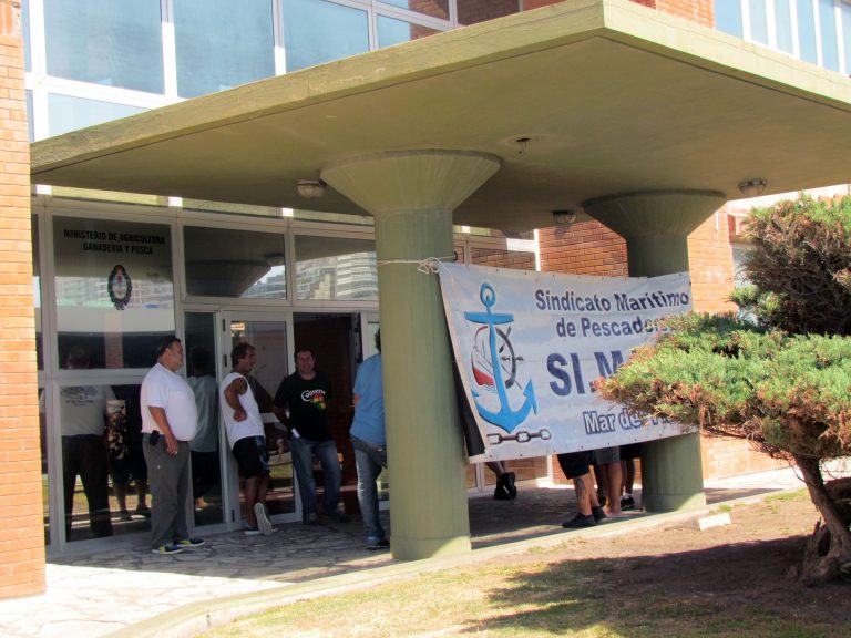 No se avizora una salida en el conflicto con el personal embarcado del Inidep