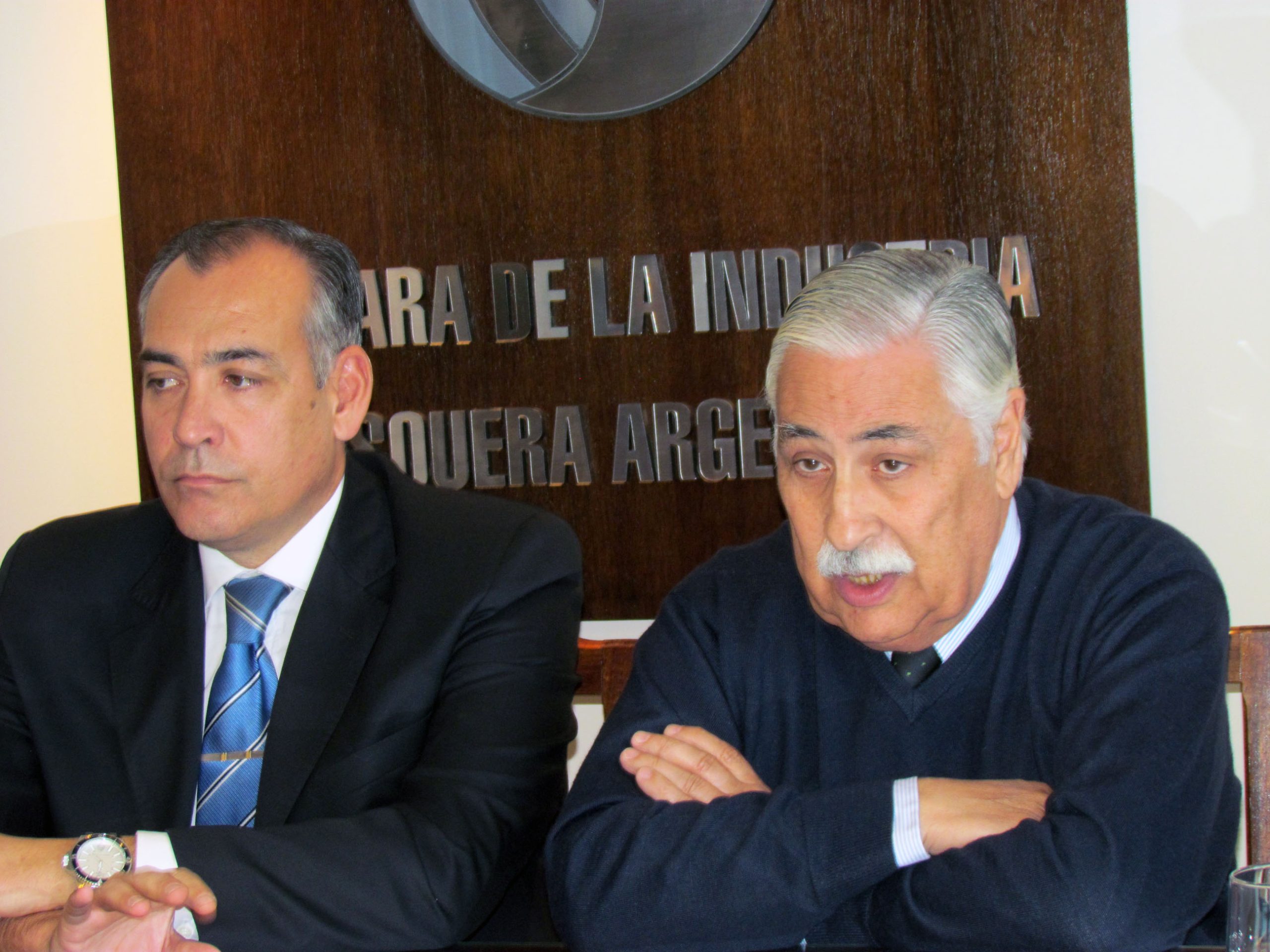 Persisten las divergencias en la negociación salarial entre cámaras empresariales y gremios marítimos