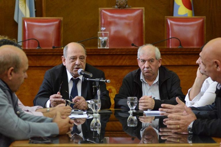 Con escasa presencia empresaria, sesion贸 por primera vez el Consejo Municipal Pesquero