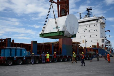 Buscan importar turbinas eléctricas a través del puerto local