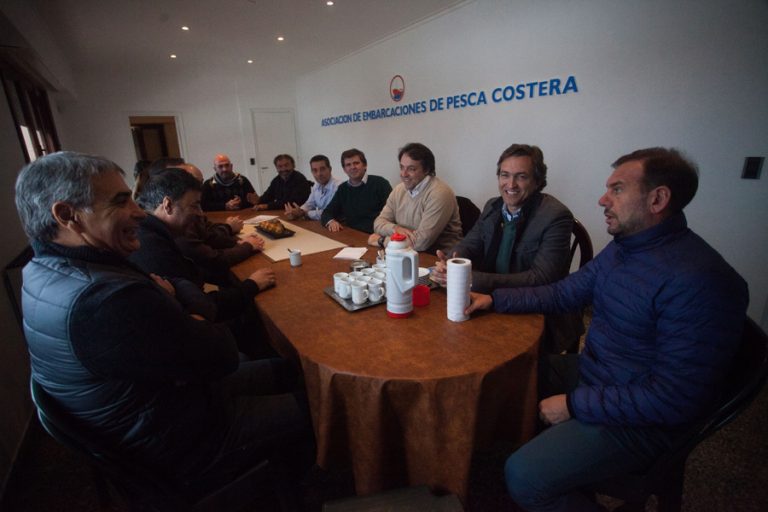 Control de descargas: armadores costeros y Gerpe trataron la problem谩tica