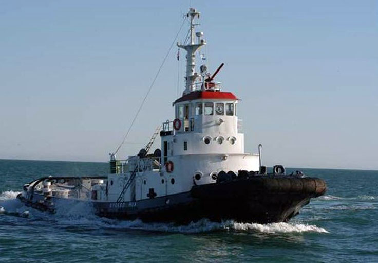 Llega un nuevo remolcador al puerto local para mejorar prestaciones
