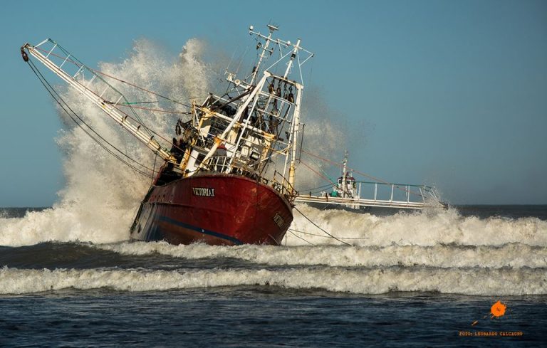 Asà fue el operativo para retirar de la costa al “Victoria Iâ€