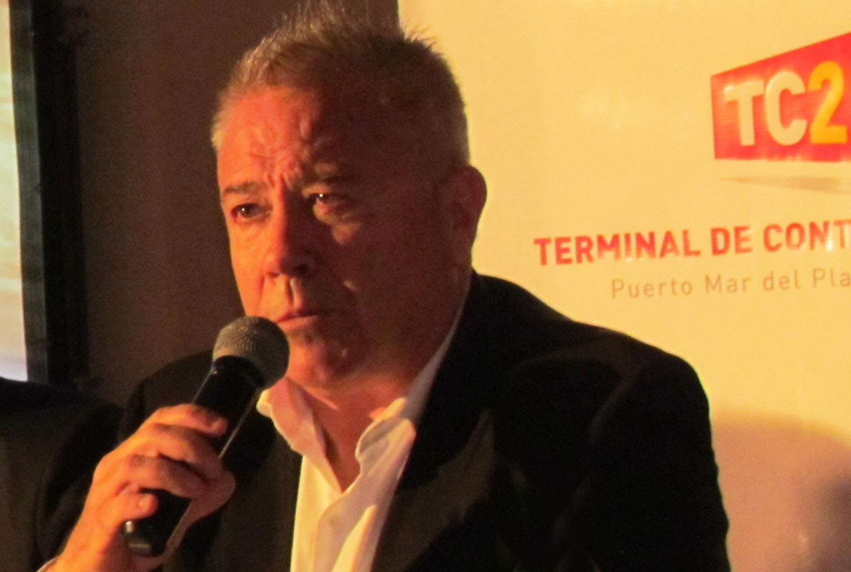 Bustamante: “Buscamos rentar un barco para poder mover todo tipo de cargasâ€