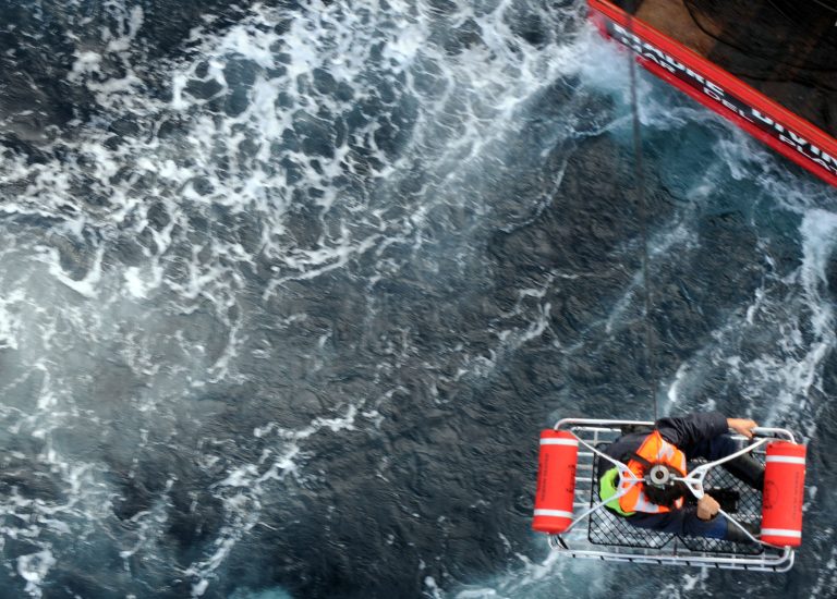 Marinero del “Madre Divina†evacuado por Prefectura