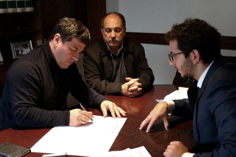Capitanes escrituró el buque “Bicentenario”