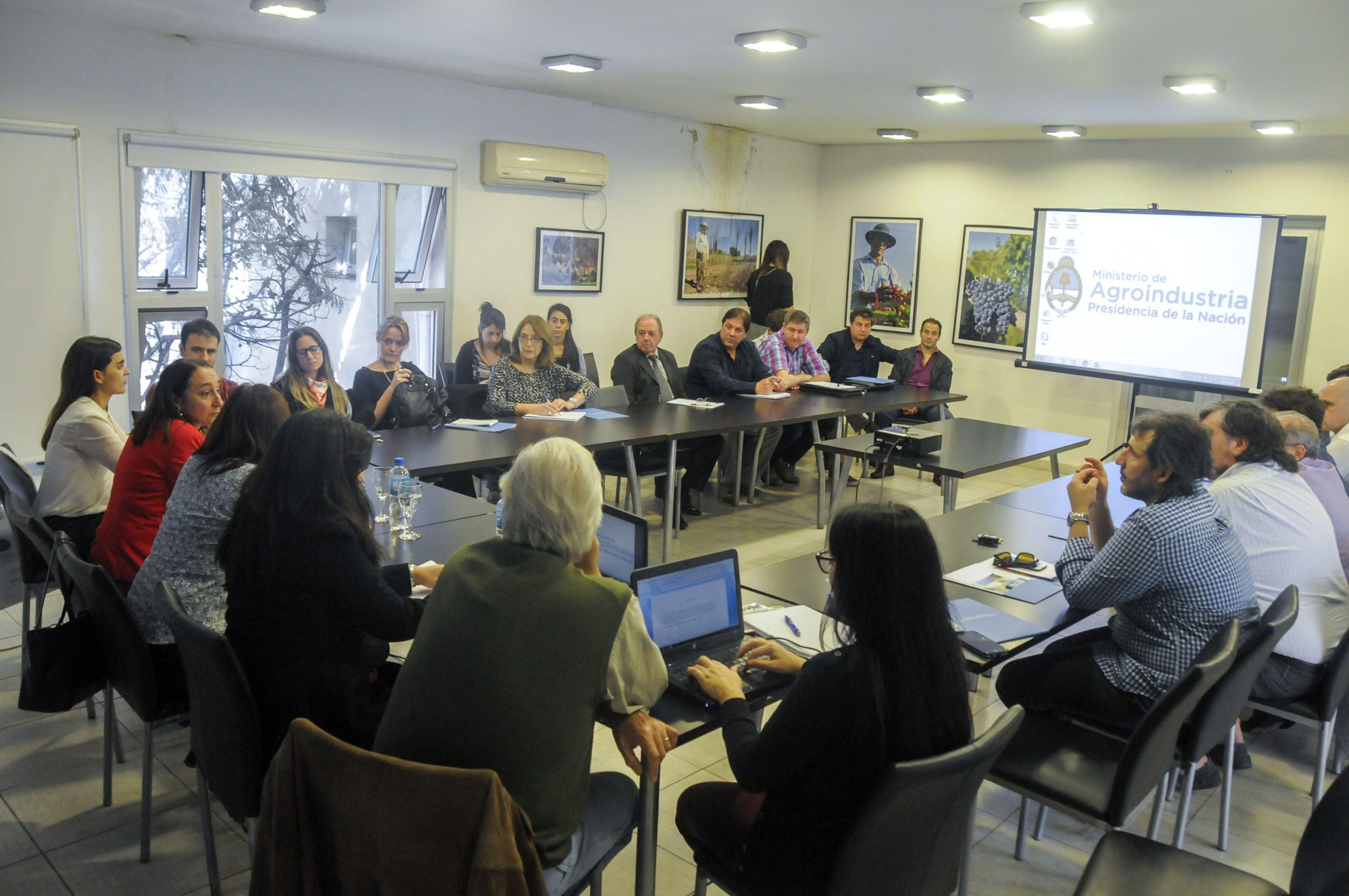 Empresas y Estado buscan estimular el mercado interno