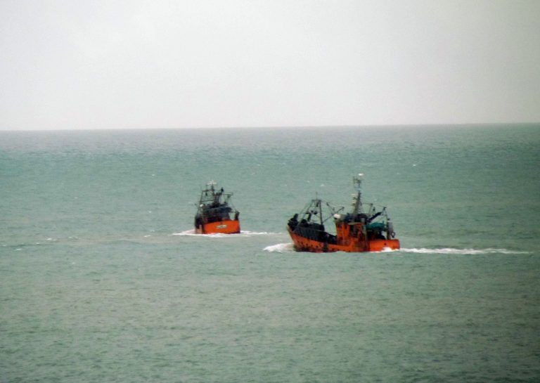 Aprueban plan experimental de observadores para la flota costera