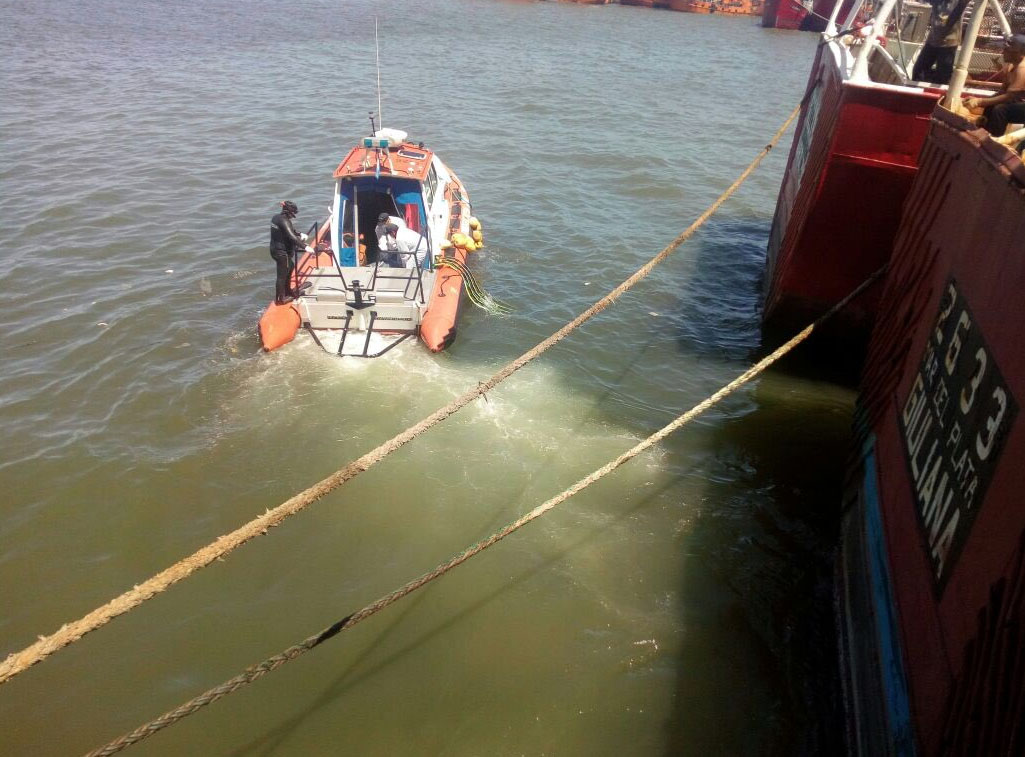 Hallan flotando el cadáver del cocinero de un barco
