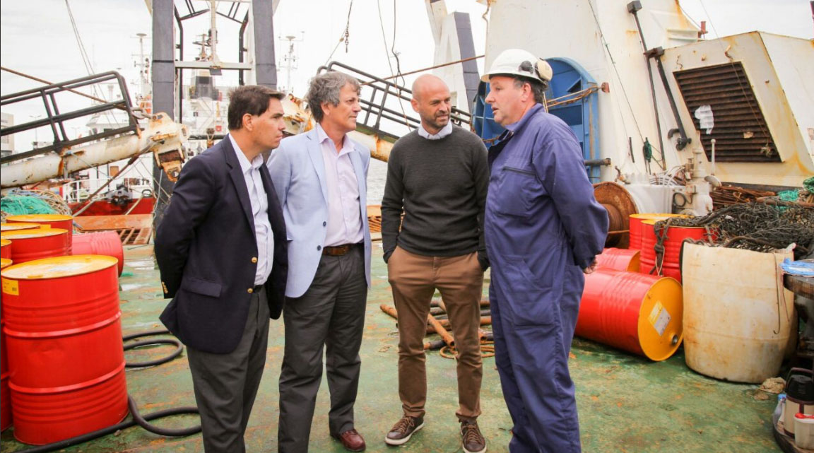 El ministro Dietrich visit贸 el puerto y se refiri贸 a la necesidad de mayor espacio operativo