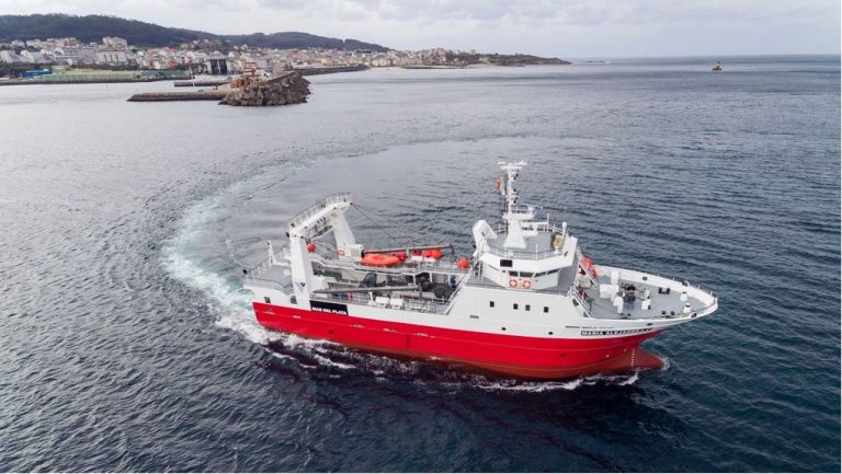 Asà navega el “MarÃa Alejandra 1°†hacia la Argentina