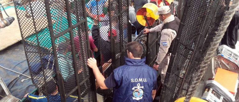 Luego de atravesar una emergencia en altamar, arribó el potero “Coral Blanco”