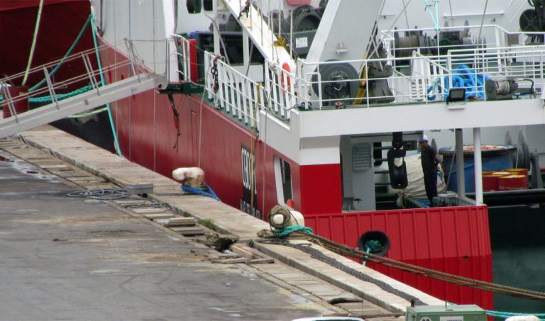 Gremios paralizan la actividad de la flota congeladora