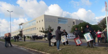 Protesta frente a la sede del Inidep