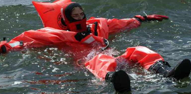 Trajes de inmersi贸n: por la falta de stock, se define una posible pr贸rroga