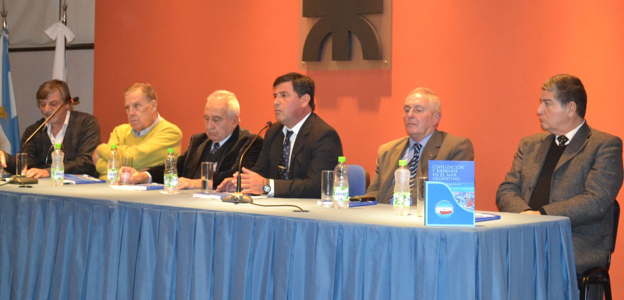 FrÃas presentó el libro “Civilización y Barbarie en el Mar Argentinoâ€