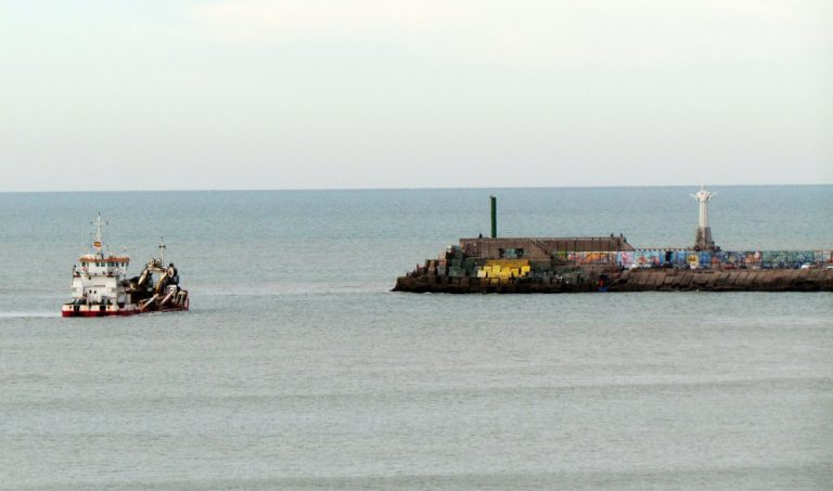 Finaliza el dragado del puerto local