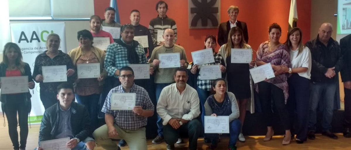 Entregaron certificados de capacitación a operarios de servicios portuarios