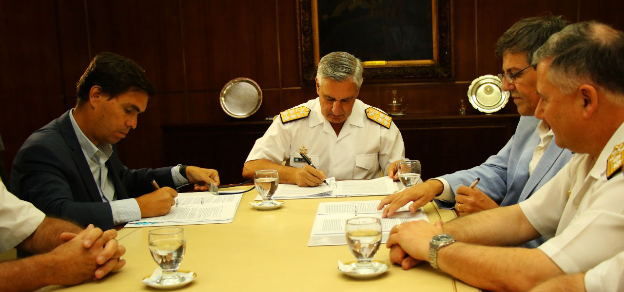 Firman convenio con la Armada para el desguace de buques inactivos