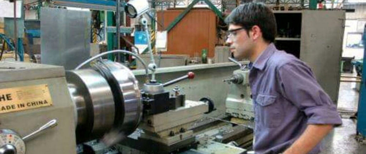 Formarán torneros en aula móvil del puerto