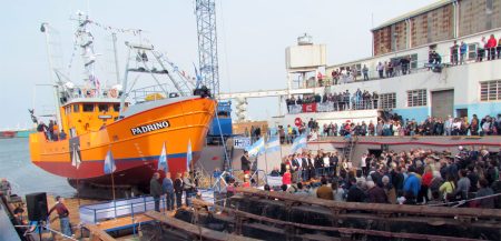 Contessi bot贸 al buque costero 鈥淧adrino鈥 y avanza con nuevas construcciones