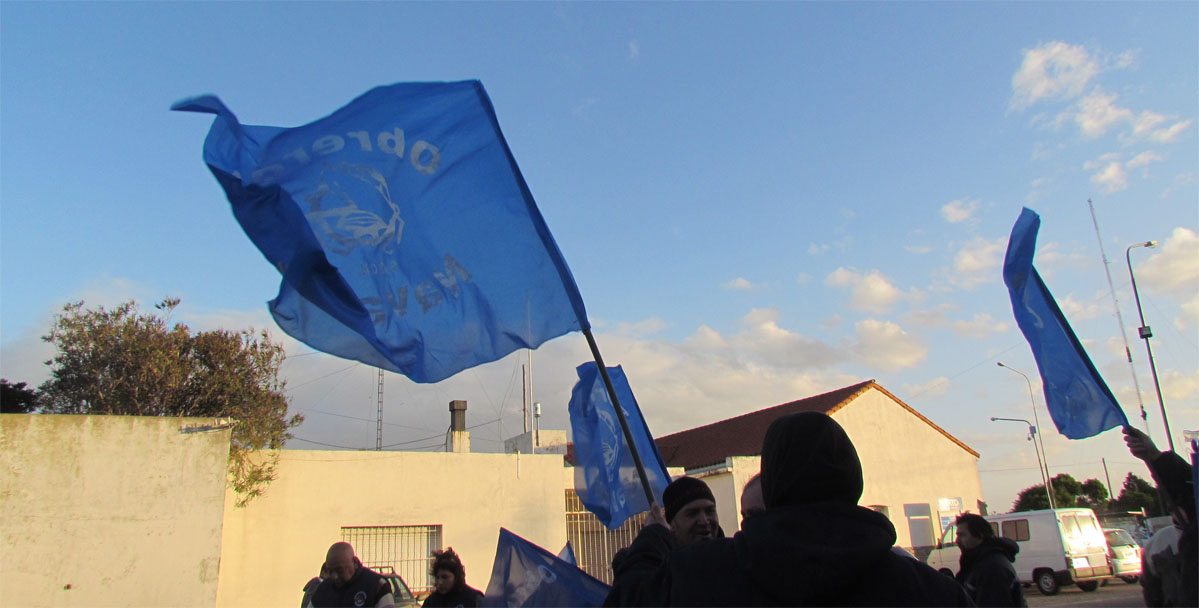 Actualización salarial para prácticos de muelle y obreros de talleres navales