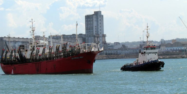 Zarpan poteros para iniciar la temporada de calamar