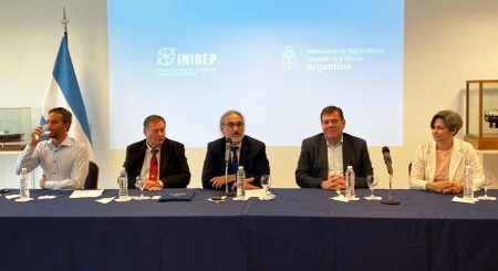 El ministro Basterra pasó por Mar del Plata, pero se mantuvo distante de la problemática pesquera