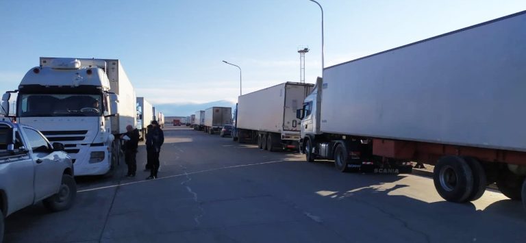 Siguen los piquetes y aseguran que se perdieron las 500 toneladas de langostino bloqueadas