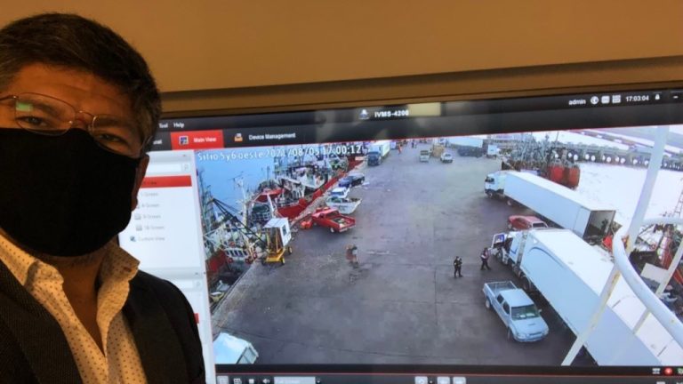 Control en los muelles del Storni en Puerto Madryn