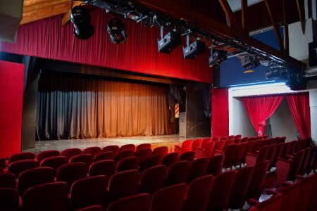 Solicitud para la Sala teatral Jorge Laureti, en el centro comercial puerto