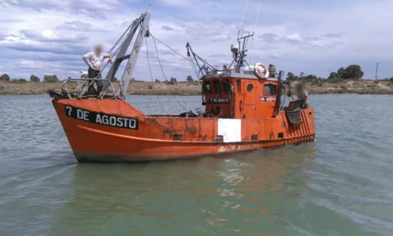 Prefectura rescató con vida un solo tripulante del BP 7 de Agosto hundido anoche en el Golfo San MatÃas