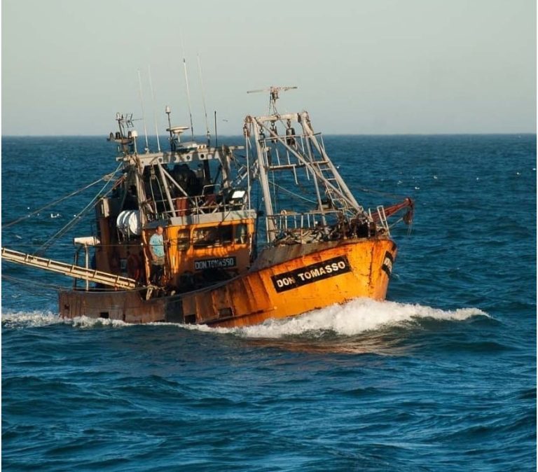 Se hundió el BP Don Tomasso, seis tripulantes ilesos, un fallecido
