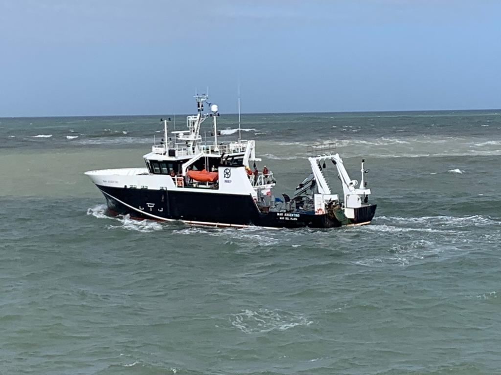 INIDEP. Calibran sonda de columna de agua Simrad EK-80 en el BIP Mar Argentino