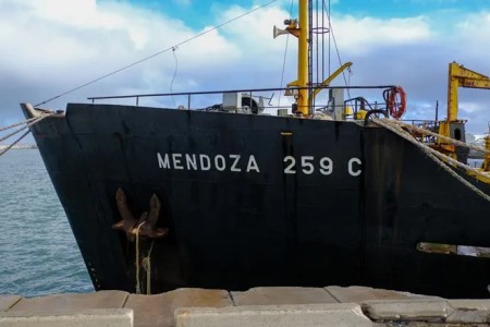 La draga Mendoza 259 C, futuro incierto, peligro latente