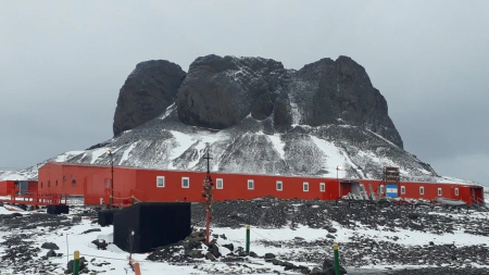 Base Carlini, Antártida, Argentina: Científicos argentinos buscan encontrar microorganismos para enmendar suelos contaminados de hidrocarburos