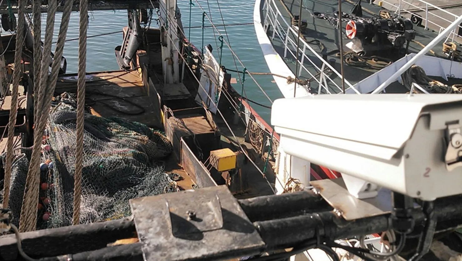 Comitiva de Control y Fiscalización Pesquera, junto al INVAP, avanzan con la colocación de cámaras abordo