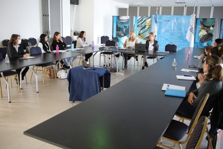 INIDEP. Dict贸 curso sobre manejo de especies pesqueras de inter茅s comercial