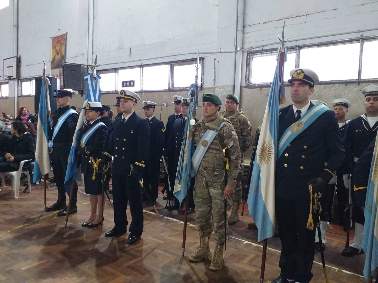 25 de Mayo. Tras el Tedeum, Mestre y Montenegro, continuaron el acto en la parroquia La Sagrada Familia