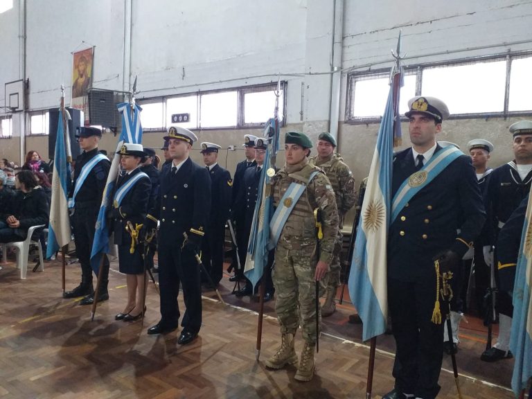 25 de Mayo. Tras el Tedeum, Mestre y Montenegro, continuaron el acto en la parroquia La Sagrada Familia