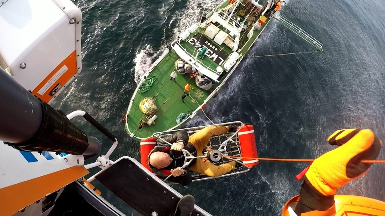 Prefectura Naval Argentina delegación Mar del Plata debió realizar una aeroevacuación a un tripulante de un pesquero