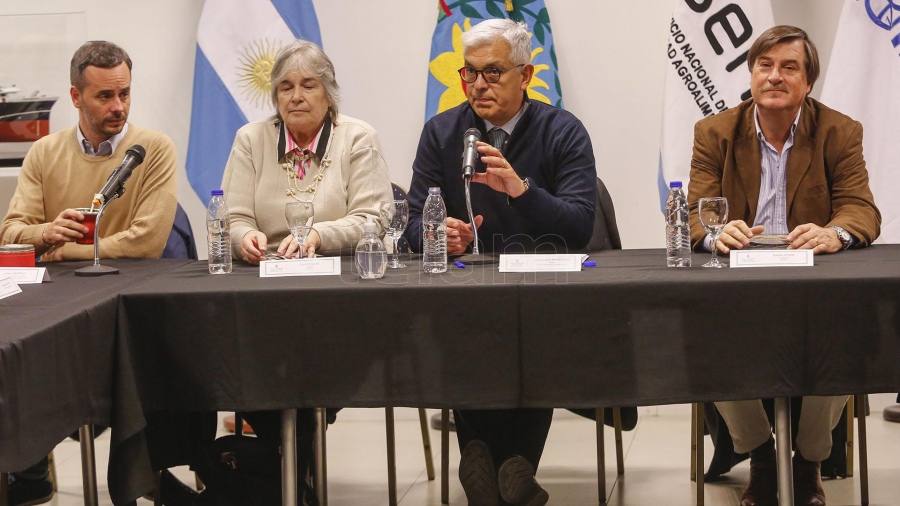 El Ministro Julián Domínguez, nuevamente reunido con toda la mesa de la pesca en Mar del Plata