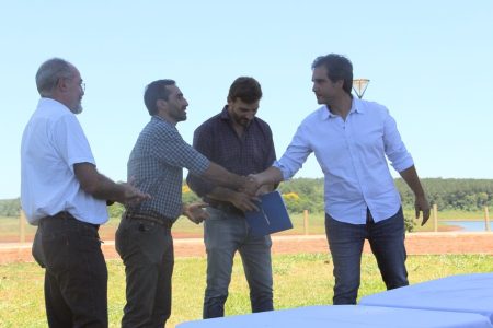 Corrientes. Abdala Bertiche visit贸 el Centro Nacional de Desarrollo Acu铆cola